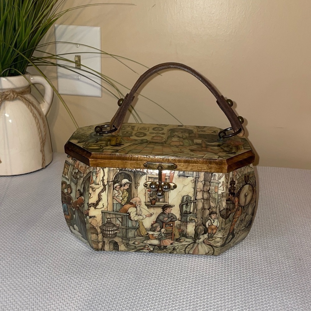 Women’s purse handbag box unique Vintage wood colonial theme tan brown